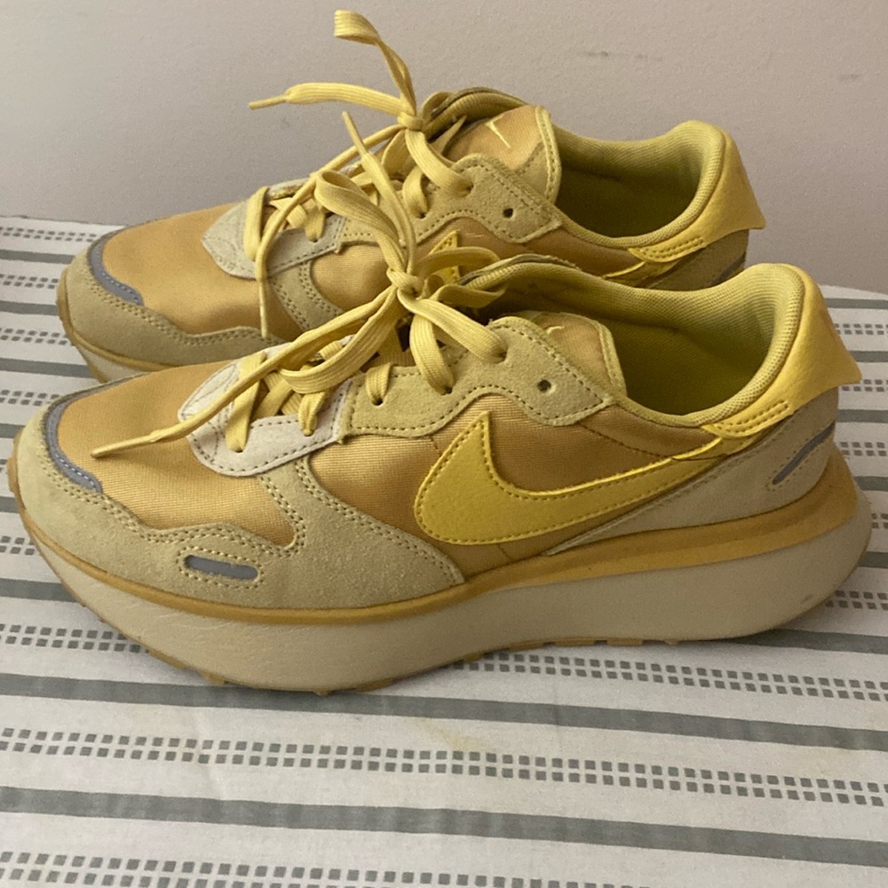 Nike Phoenix Waffle in gorgeous gold only worn 3 times!